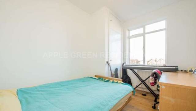  Image of 1 bedroom House Share to rent in Brondesbury Road London NW6 at Brondesbury Road Queen`s Park London, NW6 6RX