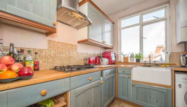  Image of 1 bedroom House Share to rent in Brondesbury Road London NW6 at Brondesbury Road Queen`s Park London, NW6 6RX