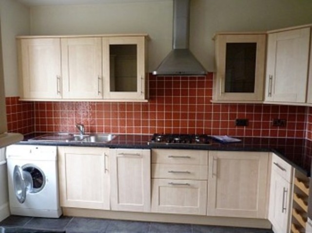  Image of 3 bedroom Flat to rent in Broomfield Avenue London N13 at Broomfield Avenue  Palmers Green, N13 4JN