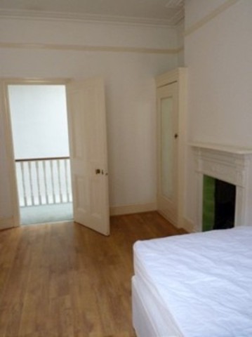  Image of 3 bedroom Flat to rent in Broomfield Avenue London N13 at Broomfield Avenue  Palmers Green, N13 4JN