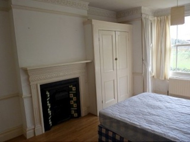  Image of 3 bedroom Flat to rent in Broomfield Avenue London N13 at Broomfield Avenue  Palmers Green, N13 4JN