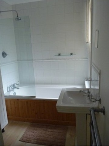  Image of 3 bedroom Flat to rent in Broomfield Avenue London N13 at Broomfield Avenue  Palmers Green, N13 4JN