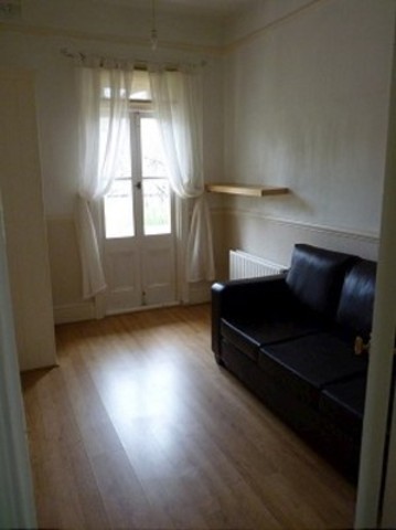  Image of 3 bedroom Flat to rent in Broomfield Avenue London N13 at Broomfield Avenue  Palmers Green, N13 4JN