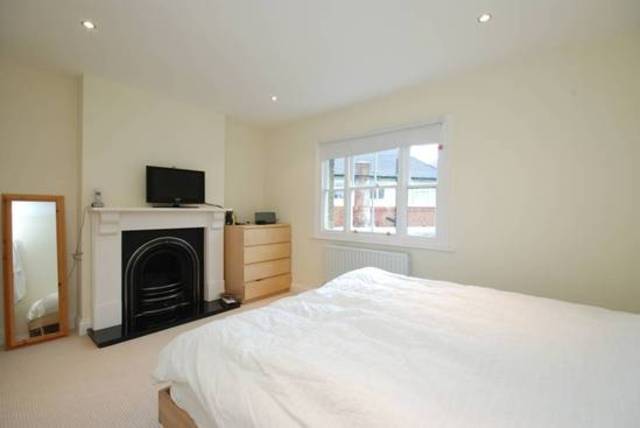  Image of 3 bedroom Detached house to rent in Broomfield Road London N13 at Broomfield Cottages Bromfield Road Palmers Green, N13 4NN