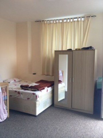  Image of Terraced house to rent in Broomfield Road Chadwell Heath Romford RM6 at BROOMFIELD ROAD CHADWELL HEATH ROMFORD, RM6 6JT