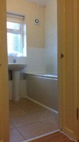 Image of 3 bedroom Flat to rent in Broomhill Road Woodford Green IG8 at BROOMHILL COURT BROOMHILL ROAD WOODFORD, IG8 0BQ