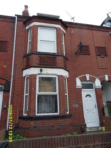  Image of 1 bedroom House Share to rent in Broxholme Lane Doncaster DN1 at Broxholme lane flat 4  Doncaster, DN1 2LW