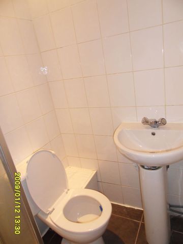  Image of 1 bedroom House Share to rent in Broxholme Lane Doncaster DN1 at Broxholme lane flat 4  Doncaster, DN1 2LW