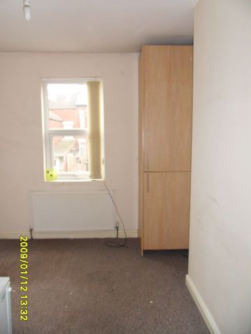 Image of 1 bedroom House Share to rent in Broxholme Lane Doncaster DN1 at Broxholme lane flat 4  Doncaster, DN1 2LW