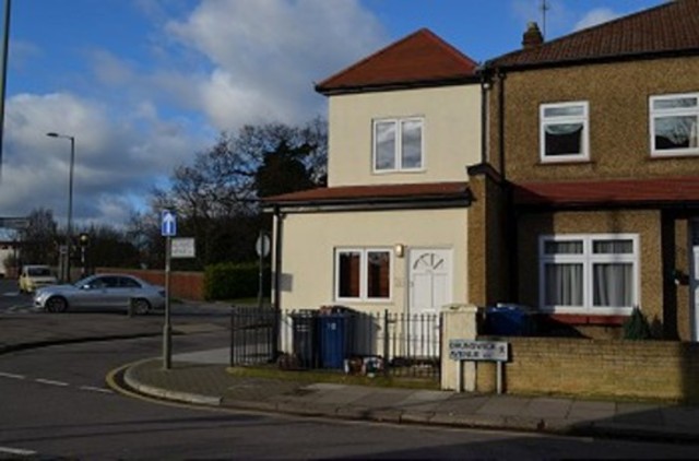  Image of Maisonette to rent in Brunswick Avenue London N11 at Brunswick Avenue  New Southgate, N11 1HR
