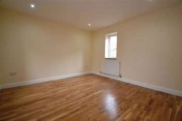  Image of 2 bedroom Bungalow to rent in Buckfast Road Morden SM4 at Morden Hall Park, SM4 5LY