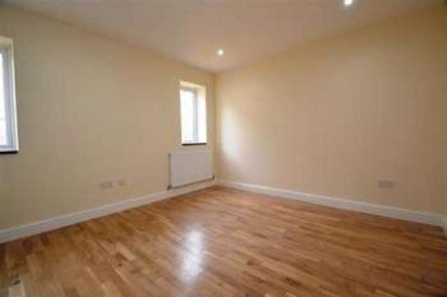  Image of 2 bedroom Bungalow to rent in Buckfast Road Morden SM4 at Morden Hall Park, SM4 5LY