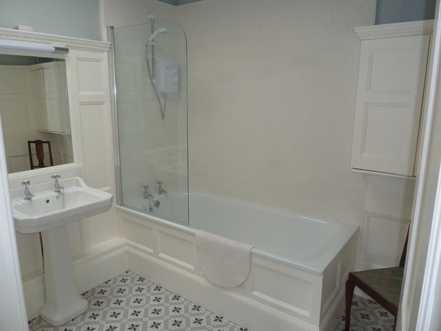  Image of 3 bedroom Flat to rent in Buckingham Terrace Edinburgh EH4 at Comely Bank Edinburgh Edinburgh, EH4 3AF