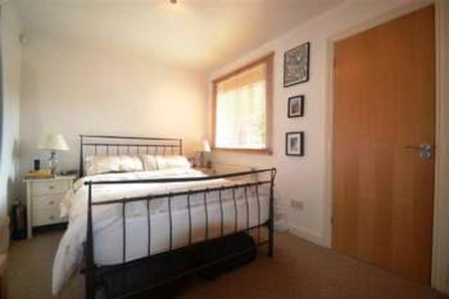  Image of 2 bedroom Apartment to rent in Chaucer Way Colliers Wood London SW19 at Haydons Road, SW19 1UJ