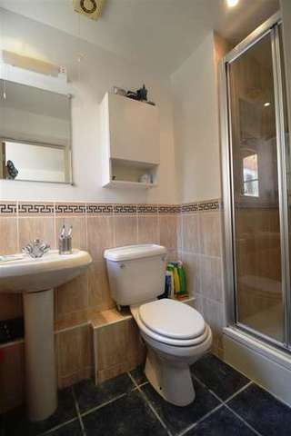  Image of 2 bedroom Apartment to rent in Chaucer Way Colliers Wood London SW19 at Haydons Road, SW19 1UJ