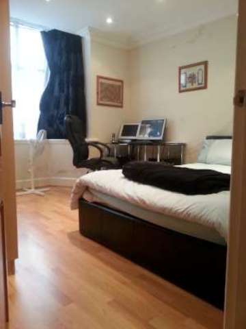  Image of 4 bedroom Bungalow to rent in Budoch Drive Ilford IG3 at BUDOCH DRIVE SEVEN KINGS ILFORD, IG3 9NX