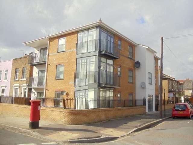  Image of 2 bedroom Flat to rent in Buxton Road London E15 at Buxton Road Stratford London, E15 1QX
