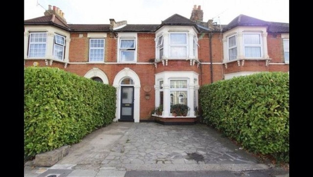  Image of 2 bedroom Flat to rent in Goodmayes Road Goodmayes Ilford IG3 at Cambridge Road  Seven Kings, IG3 9UN