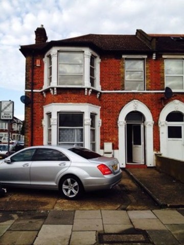 Image of 4 bedroom End of Terrace to rent in Cambridge Road Seven Kings Ilford IG3 at CAMBRIDGE ROAD  ILFORD, IG3 8LU