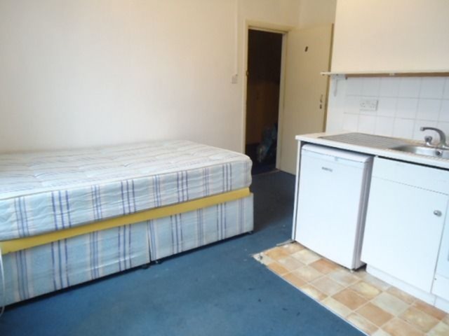  Image of Studio flat to rent in Camden Road London N7 at Camden Road  Holloway Road, N7 0SH