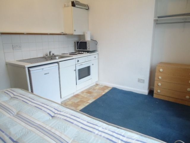  Image of Studio flat to rent in Camden Road London N7 at Camden Road  Holloway Road, N7 0SH