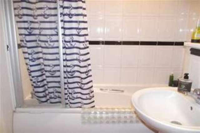  Image of 2 bedroom Flat to rent in Romford Road London E15 at London, E15 4LH