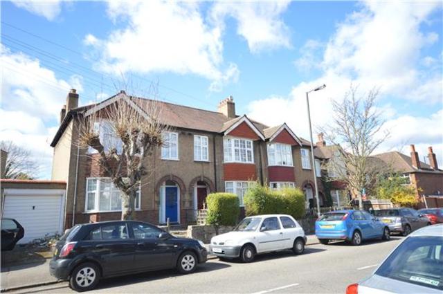  Image of 3 bedroom Maisonette to rent in Cannon Hill Lane London SW20 at Raynes Park, SW20 9EP