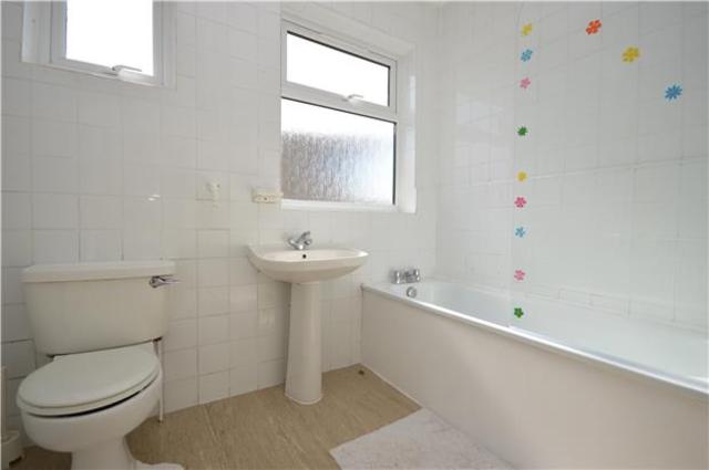  Image of 3 bedroom Maisonette to rent in Cannon Hill Lane London SW20 at Raynes Park, SW20 9EP