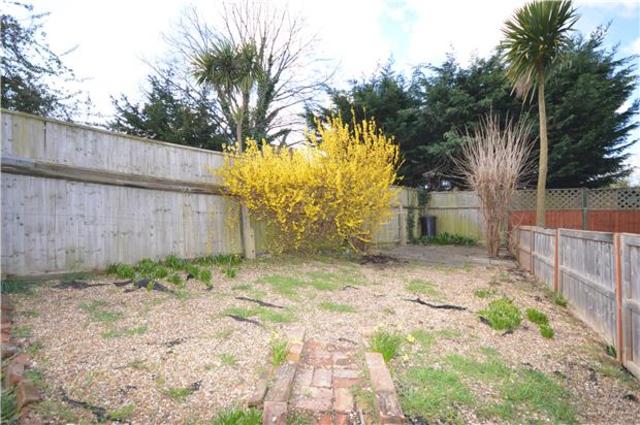  Image of 3 bedroom Maisonette to rent in Cannon Hill Lane London SW20 at Raynes Park, SW20 9EP