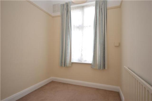  Image of 3 bedroom Maisonette to rent in Cannon Hill Lane London SW20 at Raynes Park, SW20 9EP