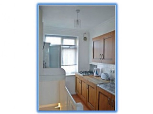  Image of 1 bedroom Terraced house to rent in Canterbury Avenue Cranbrook Ilford IG1 at CANTERBURY AVE  ILFORD, IG1 3NE