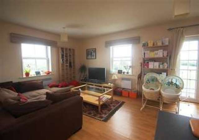  Image of 2 bedroom Apartment to rent in Lewiston Close Worcester Park KT4 at Worcester Park, KT4 8EE