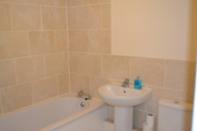 Image of 2 bedroom Flat to rent in Capstan Close Chadwell Heath Romford RM6 at Capstan Close  Romford, RM6 4PY