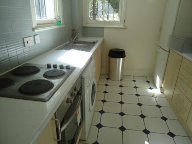  Image of 3 bedroom Flat to rent in Hillmarton Road London N7 at Cardozo Road  Islington, N7 9JF