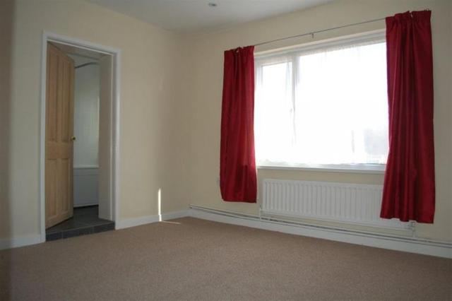  Image of 1 bedroom Flat to rent in Nantgaredig Carmarthen SA32 at Nantgaredig, SA32 7NG