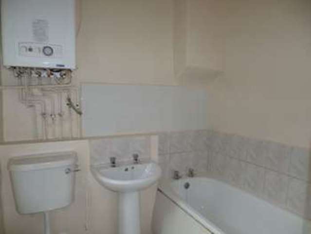  Image of 2 bedroom Terraced house to rent in Castlefield Street Hanley Stoke-on-Trent ST4 at Castlefield Street Shelton Stoke-On-Trent, ST4 7AQ