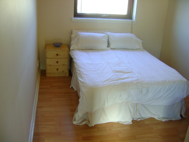  Image of 1 bedroom Flat to rent in Castle Gait Paisley PA1 at Paisley Renfrewshire Renfrewshire, PA1 2HE