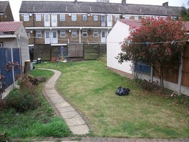  Image of 4 bedroom Terraced house to rent in Castleton Road Goodmayes Ilford IG3 at Castleton Road  ilford, IG3 9QS
