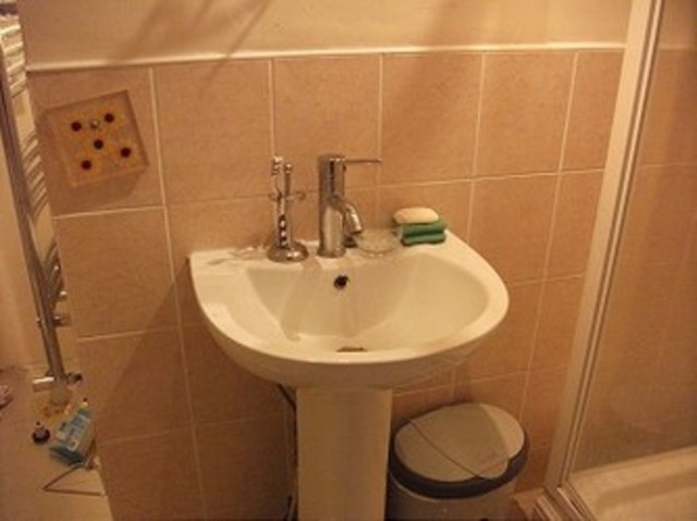  Image of 4 bedroom Terraced house to rent in Castleton Road Goodmayes Ilford IG3 at Castleton Road  ilford, IG3 9QS