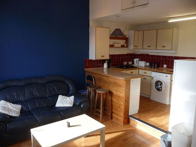  Image of 1 bedroom Flat to rent in Cathcart Place Edinburgh EH11 at Dalry Edinburgh Edinburgh, EH11 2HF