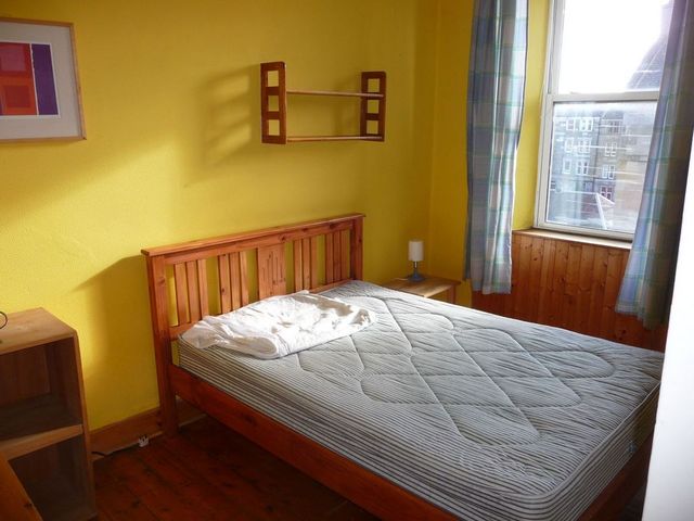  Image of 1 bedroom Flat to rent in Cathcart Place Edinburgh EH11 at Dalry Edinburgh Edinburgh, EH11 2HF