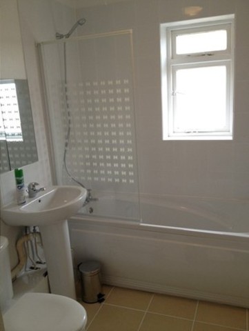  Image of 1 bedroom Flat to rent in Springfield Drive Ilford IG2 at Catherine Court Springfield Drive Newbury Park, IG2 6RH