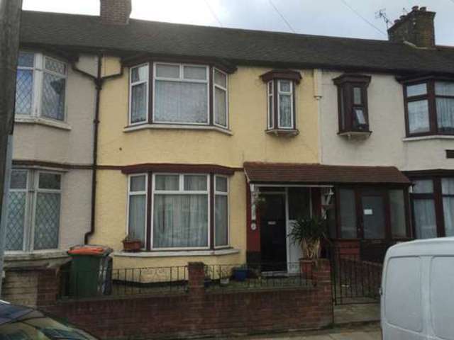  Image of 3 bedroom Terraced house to rent in Central Park Road London E6 at Central Park Road East Ham London, E6 3DN
