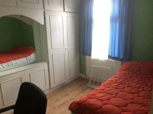  Image of 3 bedroom Terraced house to rent in Central Park Road London E6 at Central Park Road East Ham London, E6 3DN