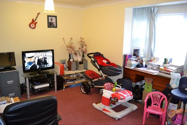 Image of 1 bedroom Flat to rent in Chadview Court Chadwell Heath Lane Chadwell Heath Romford RM6 at Chadview Court  Chadwell Heath, RM6 4BF
