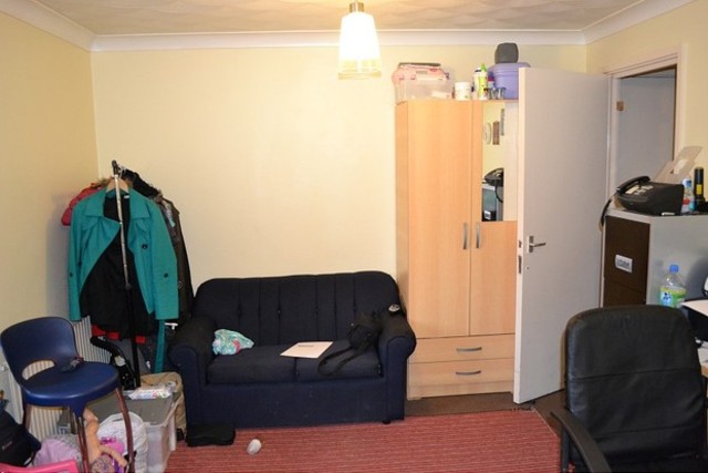  Image of 1 bedroom Flat to rent in Chadview Court Chadwell Heath Lane Chadwell Heath Romford RM6 at Chadview Court  Chadwell Heath, RM6 4BF