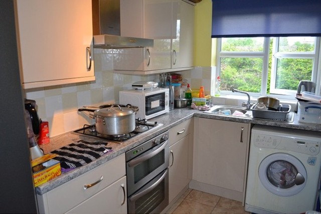  Image of 1 bedroom Flat to rent in Chadview Court Chadwell Heath Lane Chadwell Heath Romford RM6 at Chadview Court  Chadwell Heath, RM6 4BF
