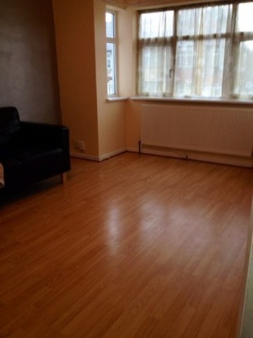  Image of 2 bedroom Terraced house to rent in Chadville Gardens Chadwell Heath Romford RM6 at CHADVILLE GARDENS  CHADWELL HEATH, RM6 5TX