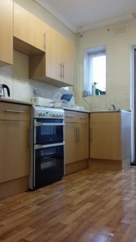  Image of 3 bedroom Terraced house to rent in Greenway Dagenham RM8 at CHADWAY  CHADWELL HEATH, RM8 1UL