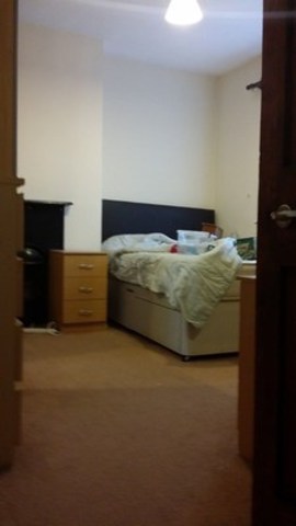  Image of 3 bedroom Terraced house to rent in Greenway Dagenham RM8 at CHADWAY  CHADWELL HEATH, RM8 1UL